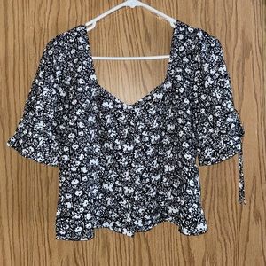 Black and White Floral Cropped Blouse